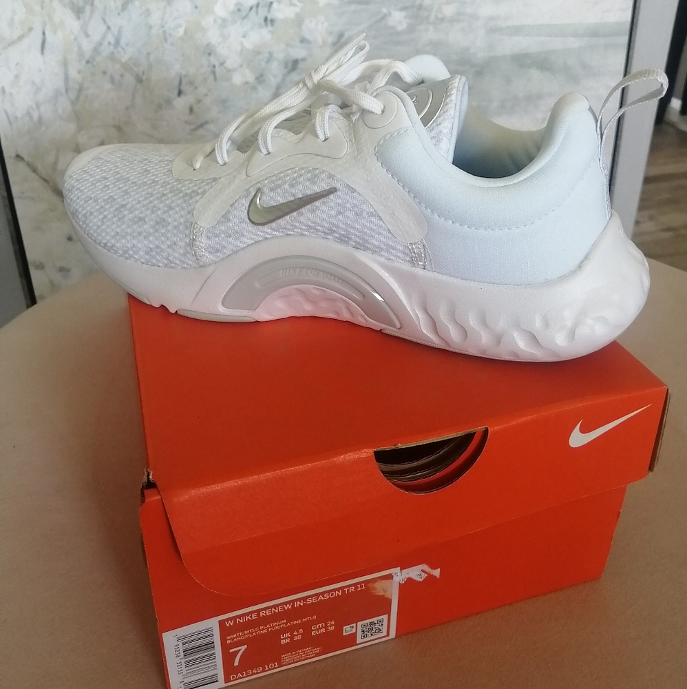 Nike sneakers size7